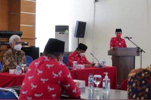 Bupati Iskandar Kamaru, saat memberikan sambuatan. (Foto: Diskominfo Bolsel)