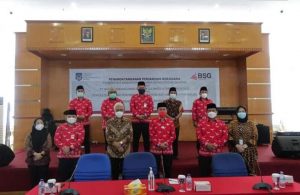 Foto bersama usai penandatanganan MoU. (Foto: Diskominfo Bolsel)
